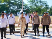Kunjungi Desa Terusan Mulya, Agustiar Sabran Ikut Panen Raya