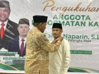 Fairid Naparin Dikukuhkan sebagai Anggota Kehormatan KAHMI