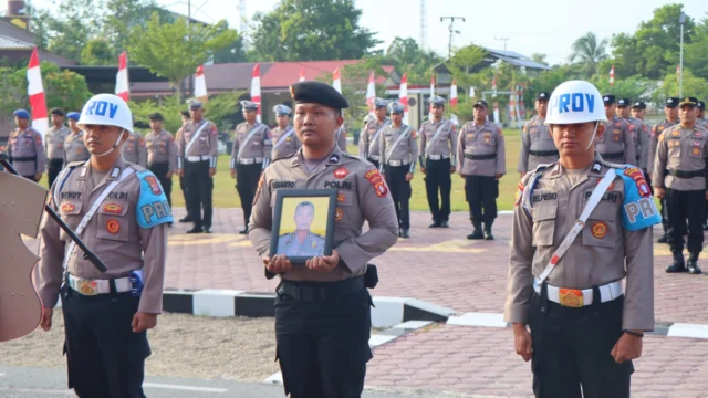 Upacara Pemberhentian Tidak Dengan Hormat (PTDH) terhadap seorang personel Polri di halaman Mapolres Katingan