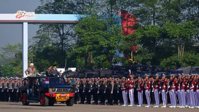 Prabowo Pimpin Upacara Hari Bhayangkara ke-80, Tekankan Polri Harus Mengabdi untuk Masyarakat
