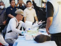 Agustiar Sabran Turun ke Jalan, Pemprov Kalteng Sebar Puluhan Ribu Masker ke Masyarakat