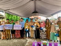 Penerima Manfaat di Pahandut Terima Bahan Pangan dan BLT Lewat Program KHBS
