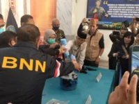 Kejar-kejaran di Kobar, BNNP Kalteng Sita Sabu Hampir 1 Kg dan Amankan Tersangka SR