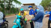 Lindungi Warga dari Kabut Asap, PAN Kotim Bagikan Ribuan Masker