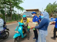 Lindungi Warga dari Kabut Asap, PAN Kotim Bagikan Ribuan Masker